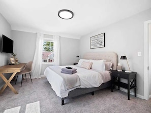 3 bedrooms, desk, iron/ironing board, WiFi