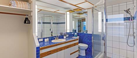 Bathtub, hair dryer, towels