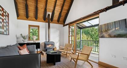 'Old Alloway'- 7 Bedrooms/ Sleeps 17 -9mins to CBD