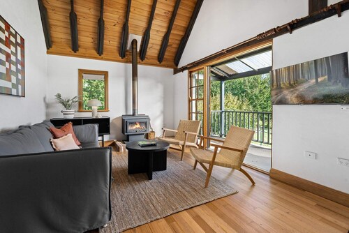 'Old Alloway'- 7 Bedrooms/ Sleeps 17 -9mins to CBD