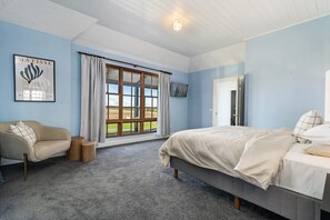7 bedrooms, iron/ironing board, WiFi, bed sheets - 'Old Alloway'- 7 Bedrooms/ Sleeps 17 -9mins to CBD (Eglinton)