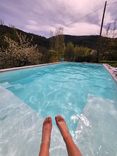 Villa avec piscine et riviére privé