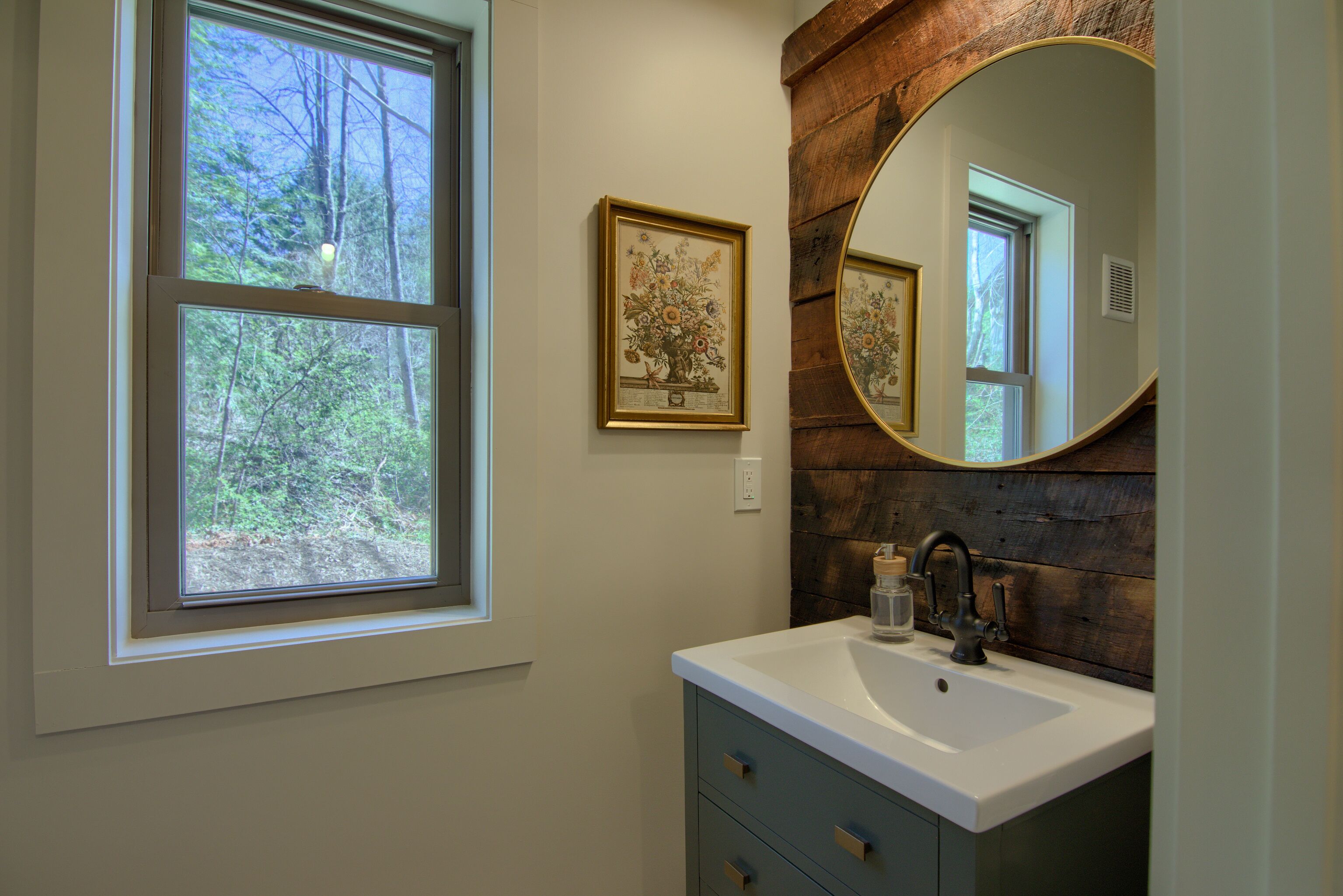 Brand new modern farmhouse close to Pisgah and Dupont Forest. 