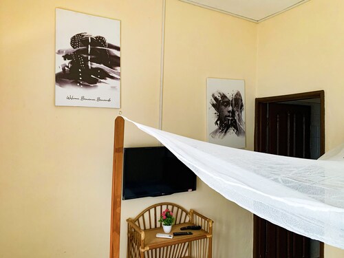 Studio avec Douche et Cuisine Privé à côté de la plage