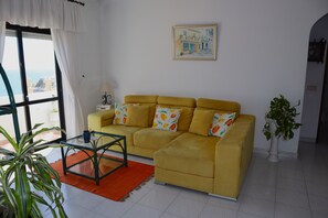 Living area - Apartment with panoramic sea view! 2 minutes from the beach (Carvoeiro)