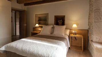 10 dormitorios, tabla de planchar con plancha, cuna de viaje