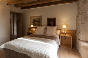 10 dormitorios, tabla de planchar con plancha, cuna de viaje