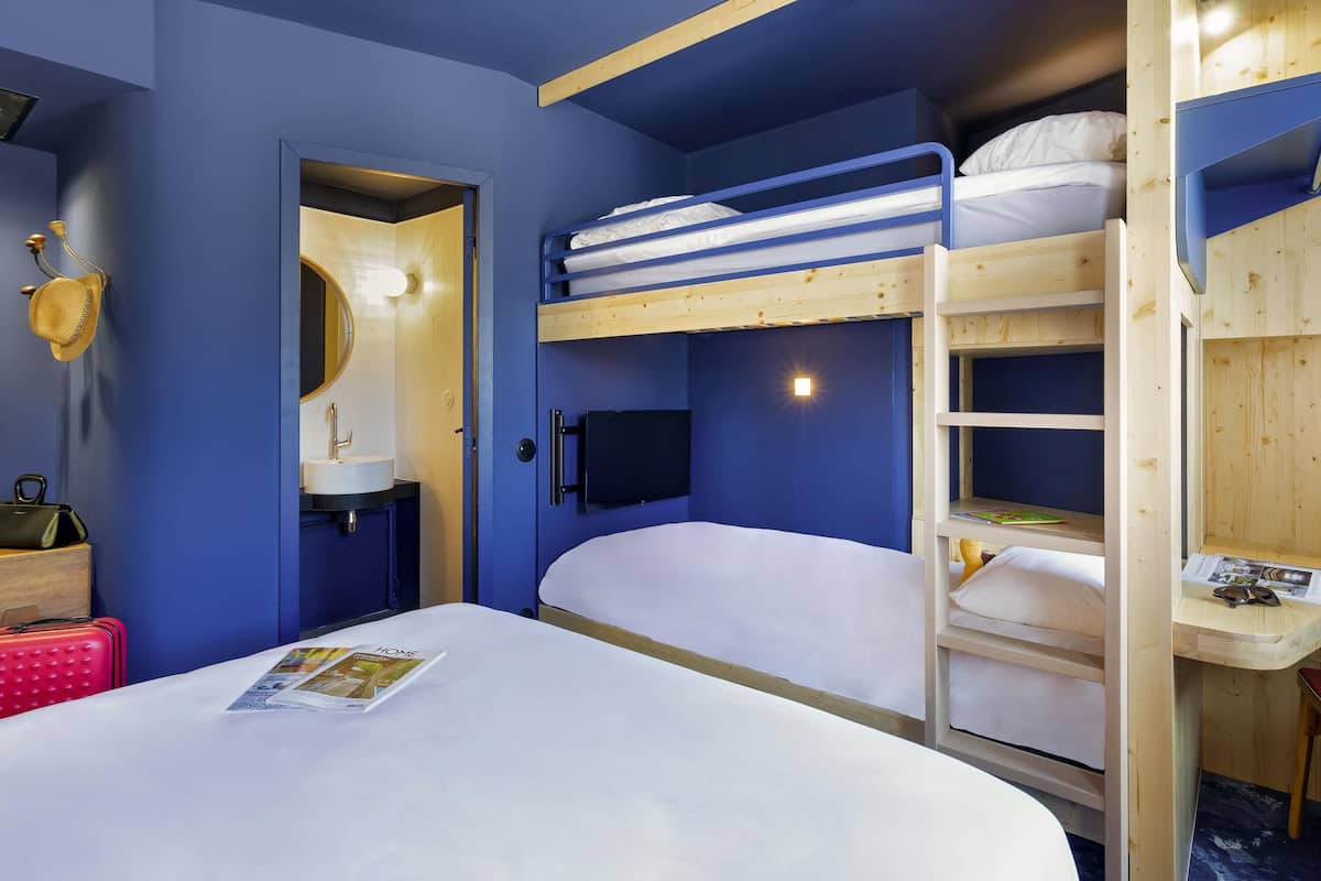 Perhehuone (Pop. 4 people) | Kannettavalle tietokoneelle sopiva työtila, äänieristys