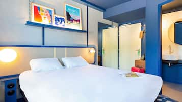 Double Room, 1 Double Bed (POP Room) | Laptop workspace, soundproofing, iron/ironing board, free WiFi
