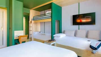 Family Room (Pop. 5 people) | Laptop workspace, soundproofing, iron/ironing board, free WiFi