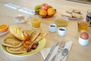 Café da manhã com buffet todos os dias mediante uma taxa