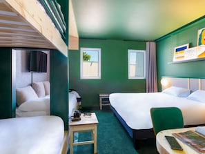 A hotel room with two beds, a small table, a chair, a TV, and a window. - ibis Styles Salon de Provence (Salon-de-Provence)