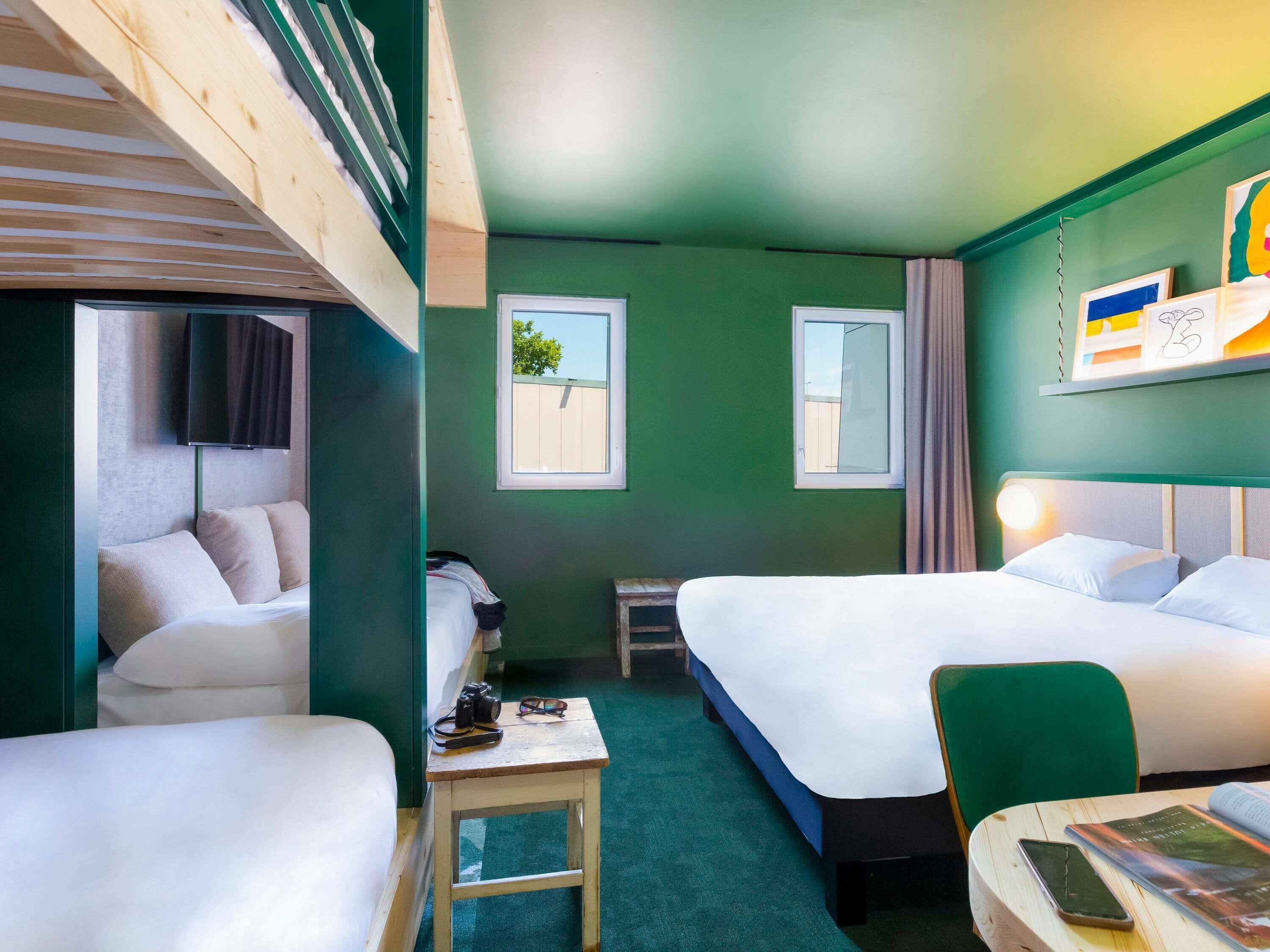 Laptop workspace, soundproofing, iron/ironing board, free WiFi