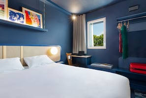 Doppelzimmer, 1 Doppelbett (POP Room) | Laptopgeeigneter Arbeitsplatz, schallisolierte Zimmer