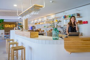Reception - Greet Hotel Salon de Provence (Salon-de-Provence)