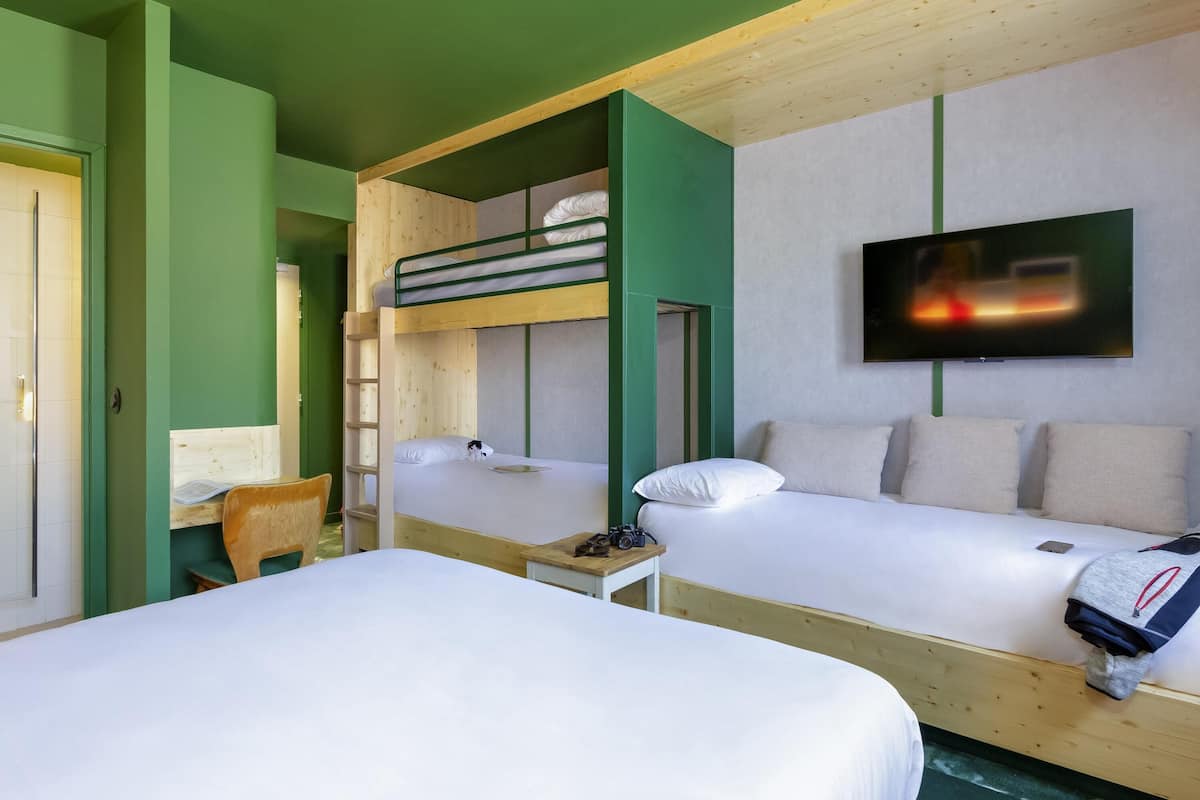 Perhehuone (Pop. 5 people) | Kannettavalle tietokoneelle sopiva työtila, äänieristys