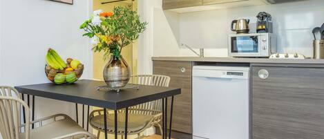 Pillowtop beds, desk, laptop workspace, soundproofing