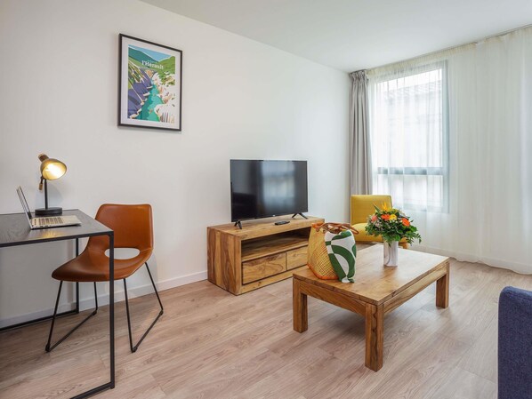 Apartment, 1 Bedroom | Pillow-top beds, desk, laptop workspace, soundproofing - Aparthotel Adagio Montpellier Centre Comedie (Montpellier)