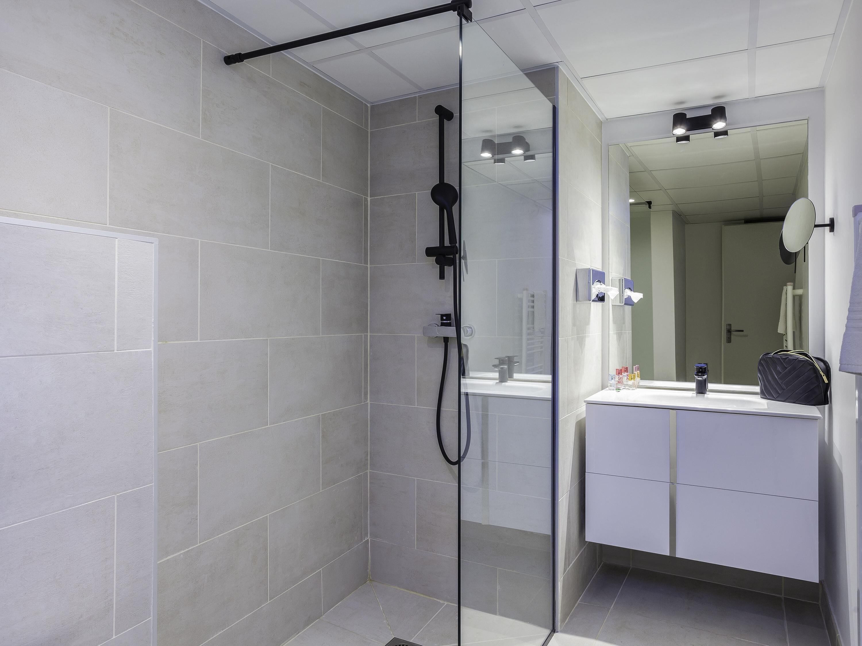 Estudio, 1 cama doble (2 people) | Colchones con acolchado adicional y escritorio