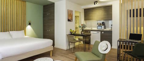 Studio, Multiple Beds | Pillow-top beds, desk, laptop workspace, soundproofing