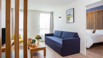 Apartment, 1 Bedroom | Pillowtop beds, desk, laptop workspace, soundproofing
