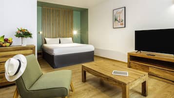 Studio, 1 tweepersoonsbed (2 people) | Pillowtop-bedden, een bureau, een laptopwerkplek, geluiddichte muren