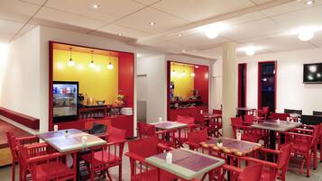 Dagelijks ontbijtbuffet (EUR 13 per persoon)