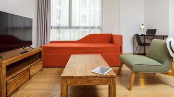 Studio, plusieurs lits | Surmatelas, bureau, espace de travail pour ordinateur portable