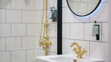 Bathtub, hair dryer, towels