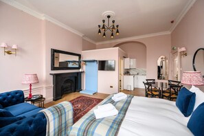 1 chambre, fer et planche à repasser, lit de bébé portatif, Wi-Fi