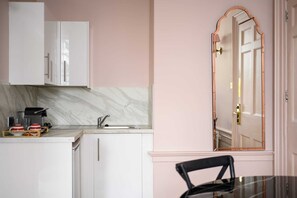 Mikrovågsugn och kaffe- och tebryggare