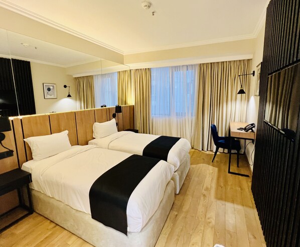 غرفة عادية لاثنين | خزنة داخل الغرفة وتجهيزات عازلة للصوت ومكواة/لوح كي وواي فاي مجانًا