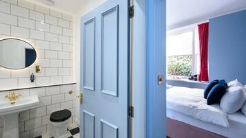 1 bedroom, iron/ironing board, travel crib, WiFi