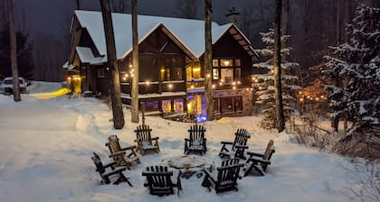 Idlewood Cabin: True Ski-in/out house w/hot tub, Pet Friendly!