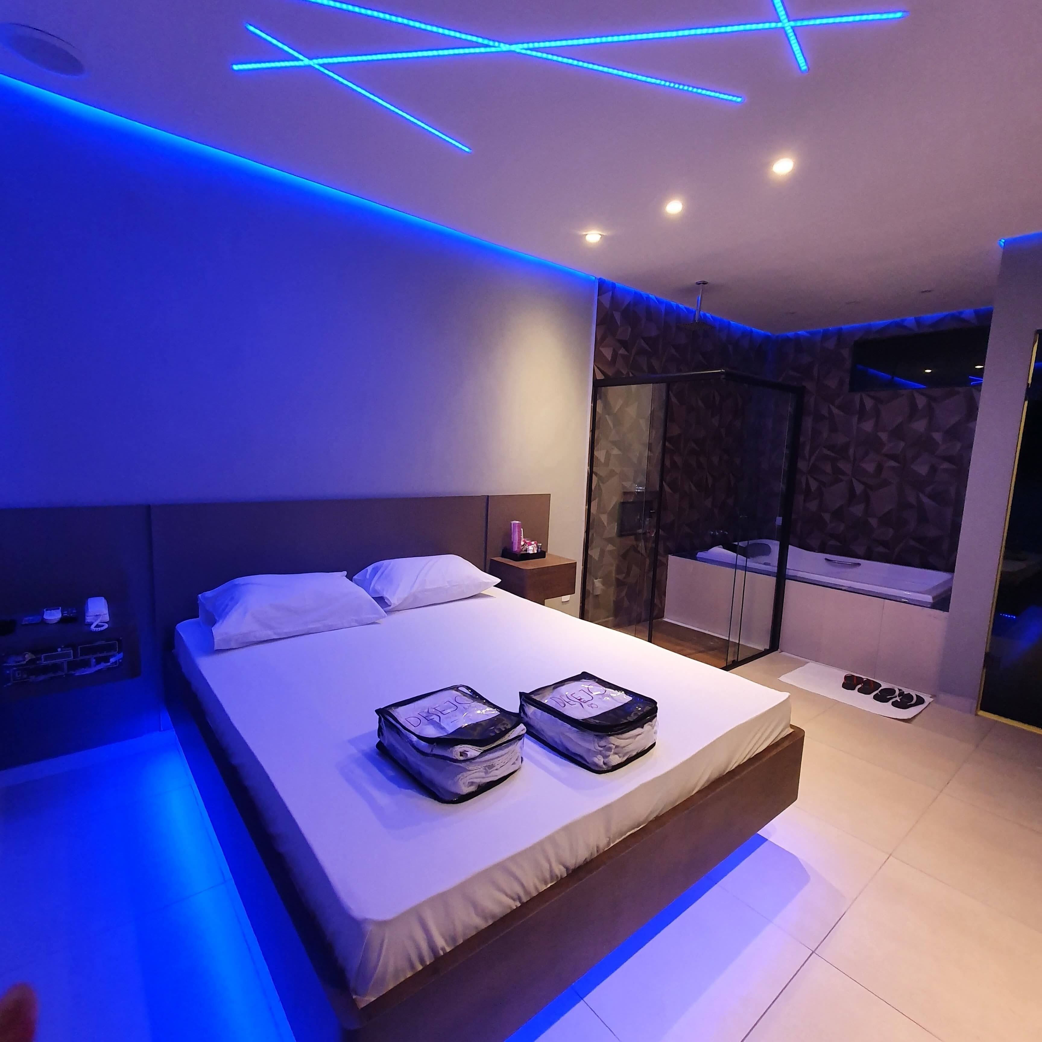 Escrivaninha, espaço de trabalho para notebook, Wi-Fi de cortesia