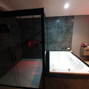 Camera Luxury | Bagno | Accappatoio, pantofole, asciugamani