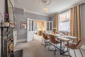Dining - Stylish 3 Bdr Home Central Windsor By Tempstay (Berkshire)