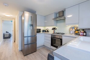 Fridge, oven, toaster, cookware/dishes/utensils - Central Windsor Modern Garden Flat - By Tempstay (Berkshire)