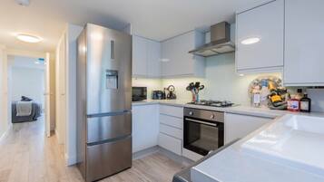 Fridge, oven, toaster, cookware/dishes/utensils