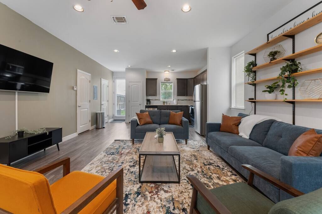 The Downtown Den Summ