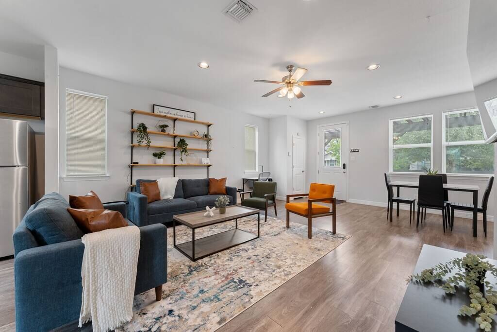 The Downtown Den Summ