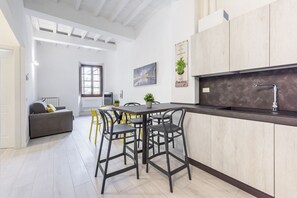 Comfort-huoneisto | Oleskelualue | 40–tuumainen taulutelevisio, jossa digitaalikanavat