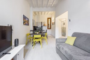 Comfort-Apartment | Wohnbereich | 40-Zoll-Flachbildfernseher mit Digitalempfang, Fernseher
