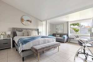 5 Schlafzimmer, Schreibtisch, Bügeleisen/Bügelbrett, Reisekinderbett