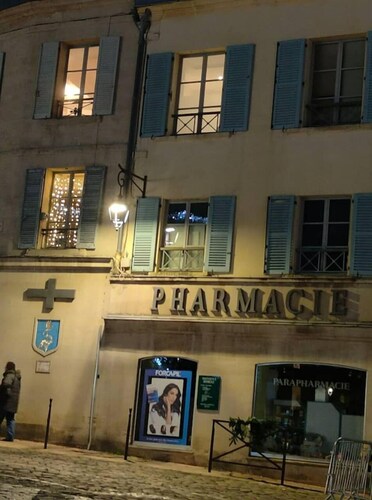 Well-lit apartment with a beautiful view Very well located for various visits