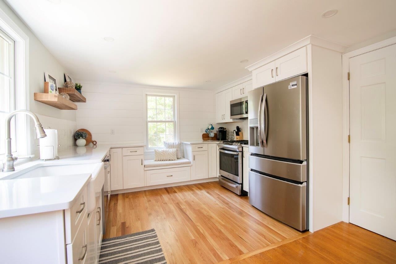 Renovated New Seabury home with outdoor patio & hot tub