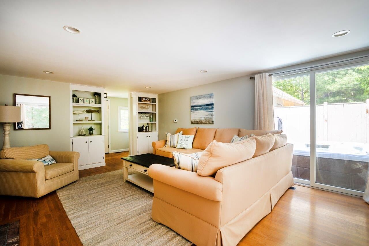 Renovated New Seabury home with outdoor patio & hot tub