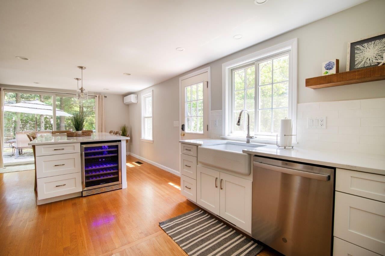 Renovated New Seabury home with outdoor patio & hot tub