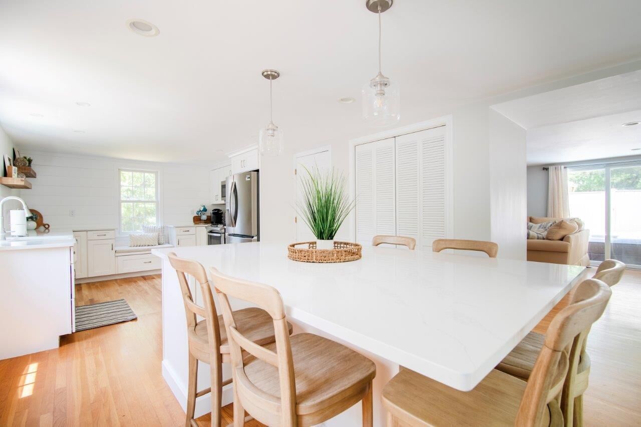 Renovated New Seabury home with outdoor patio & hot tub