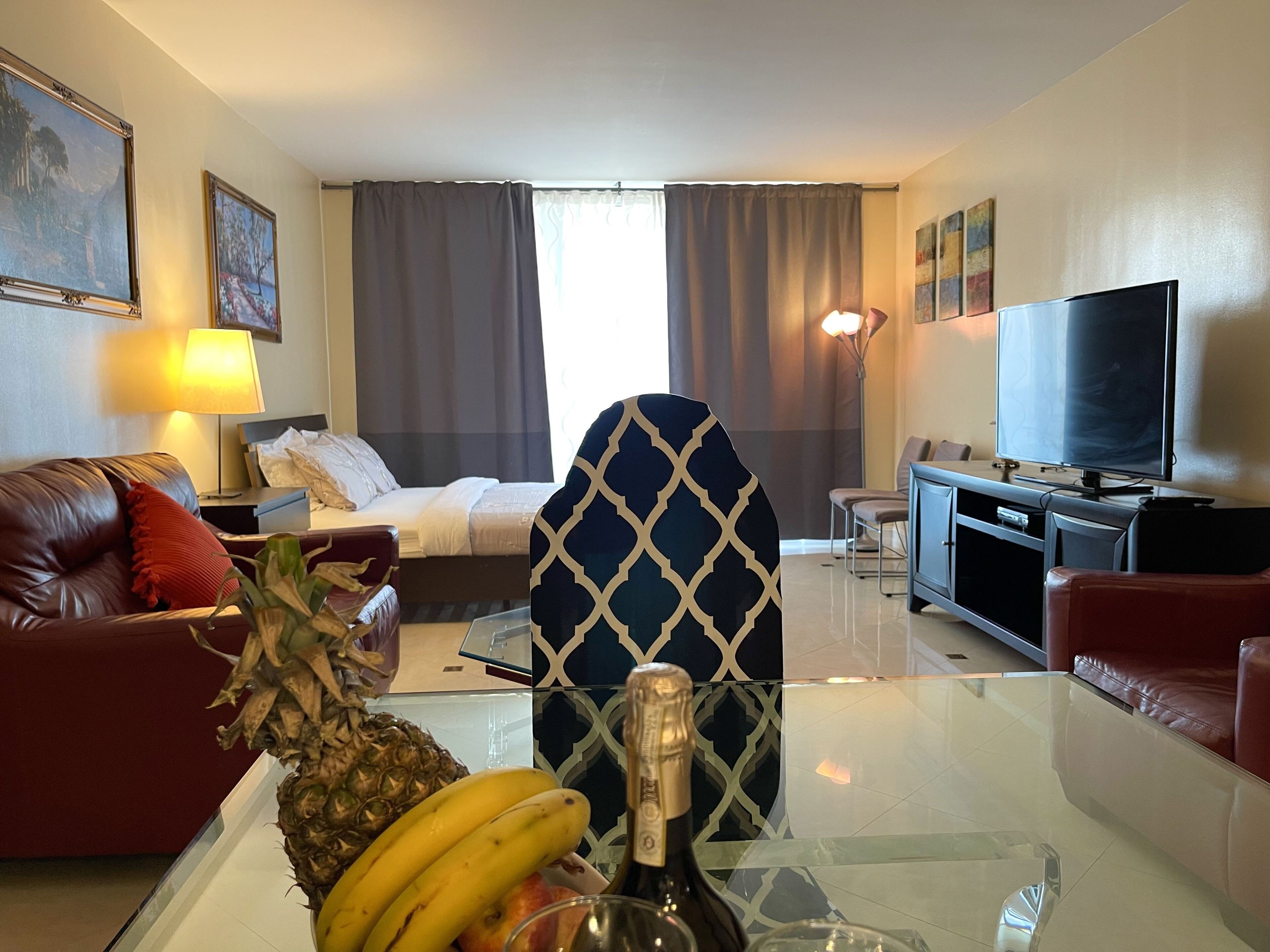 Elite Condo | In-room dining